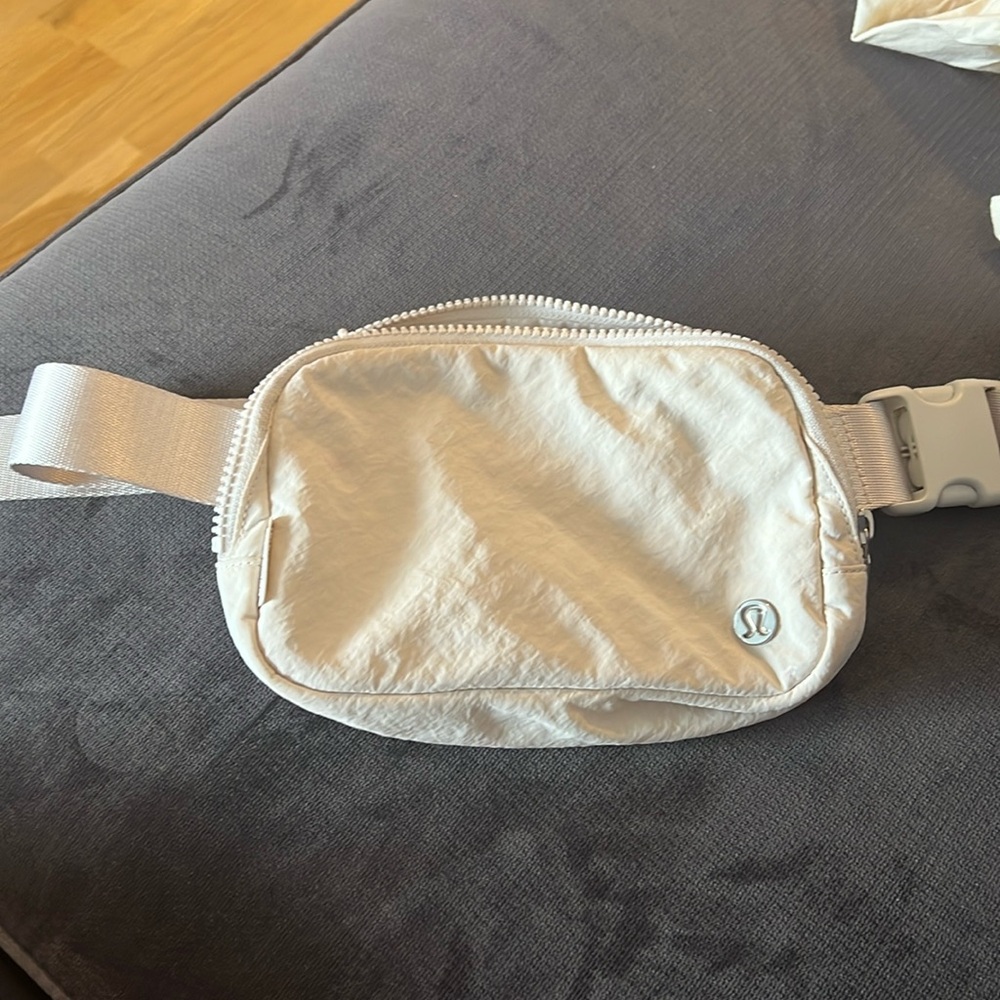 everywhere belt bag 1L - off white